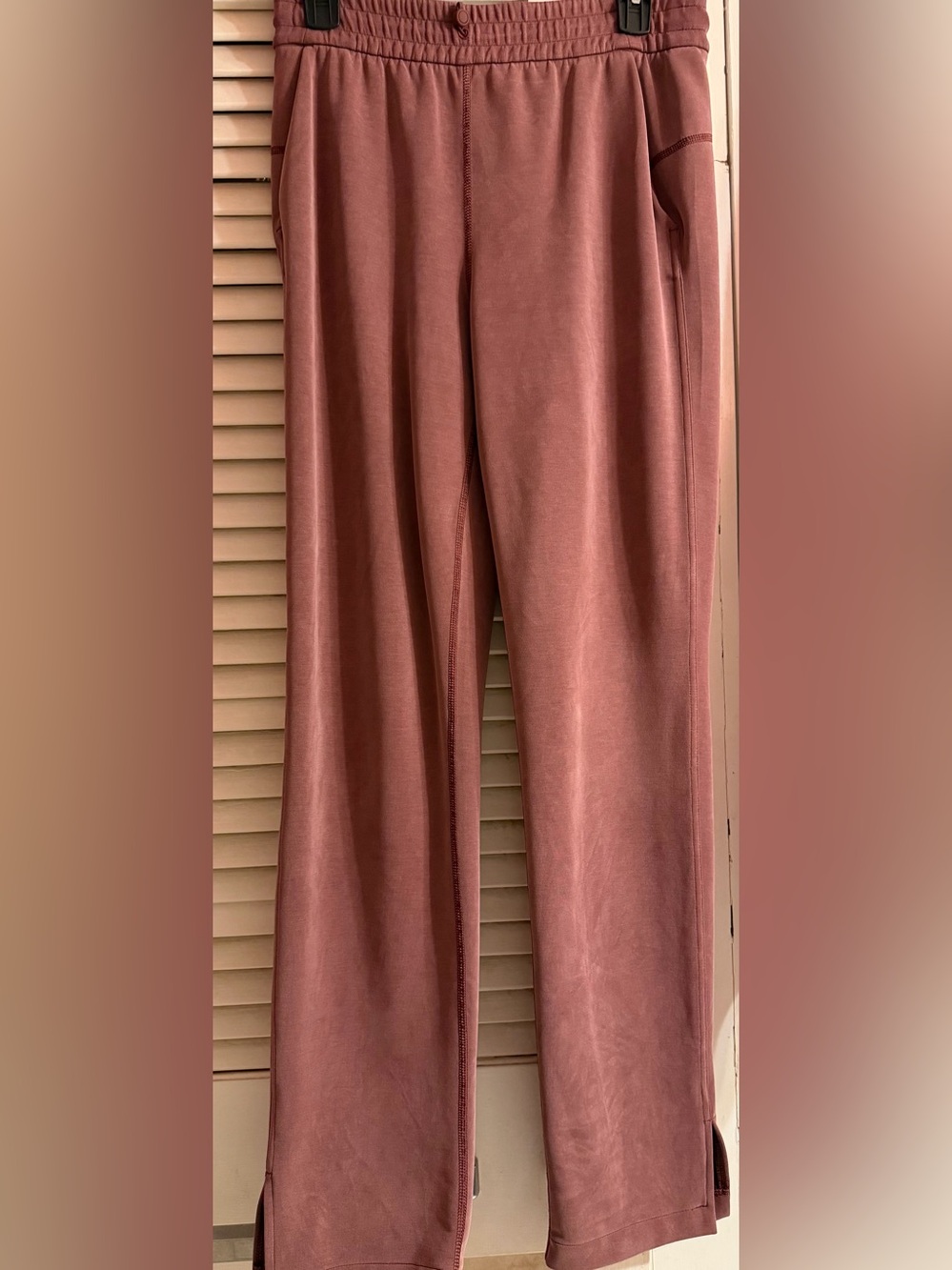Lululemon Brushed Softstreme Split-Hem High-Rise Pant
Red Merlot Size 6